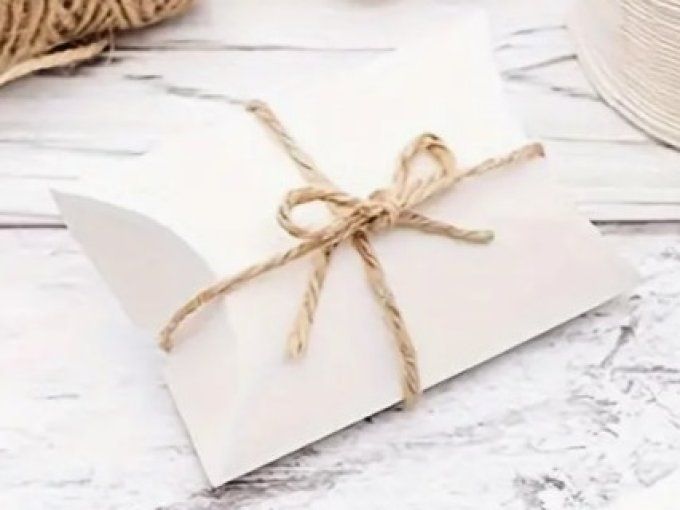 Boite cadeau forme oreiller blanche