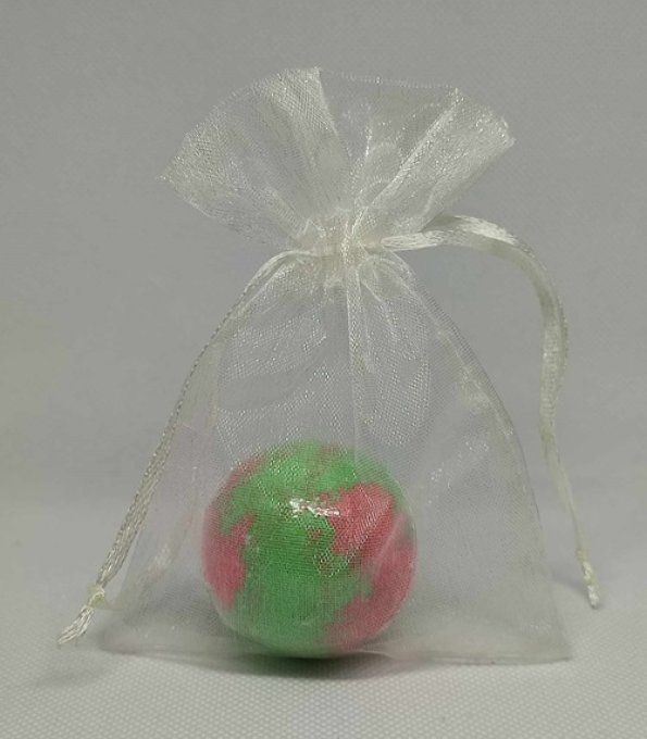 1 bombe de bain 45g parfum papaye dans un sachet organza