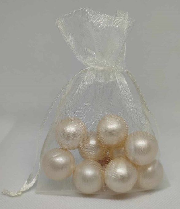 9 perles de bain ronde parfum coco dans un sachet organza