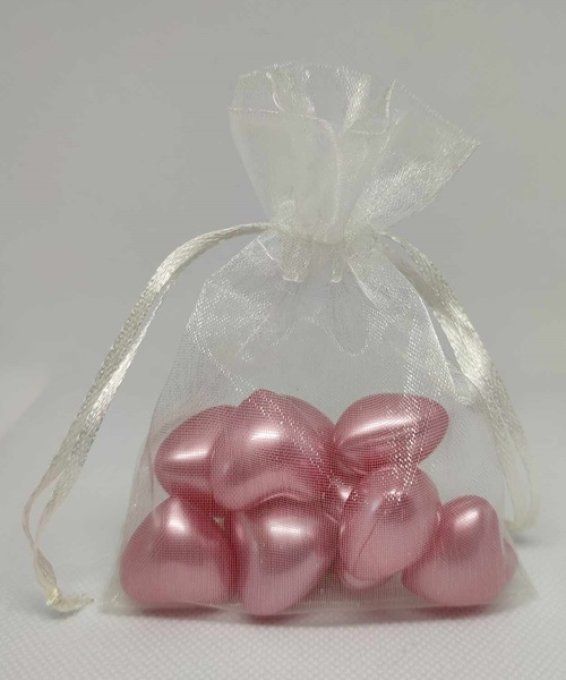 9 perles de bain coeur rose dans un sachet organza