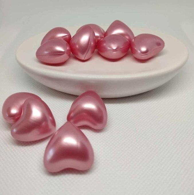 9 perles de bain coeur rose dans un sachet organza